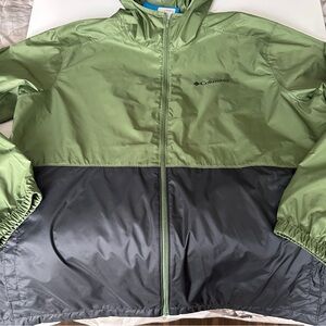 Columbia Green and Black Raincoat Lightweight and Durable